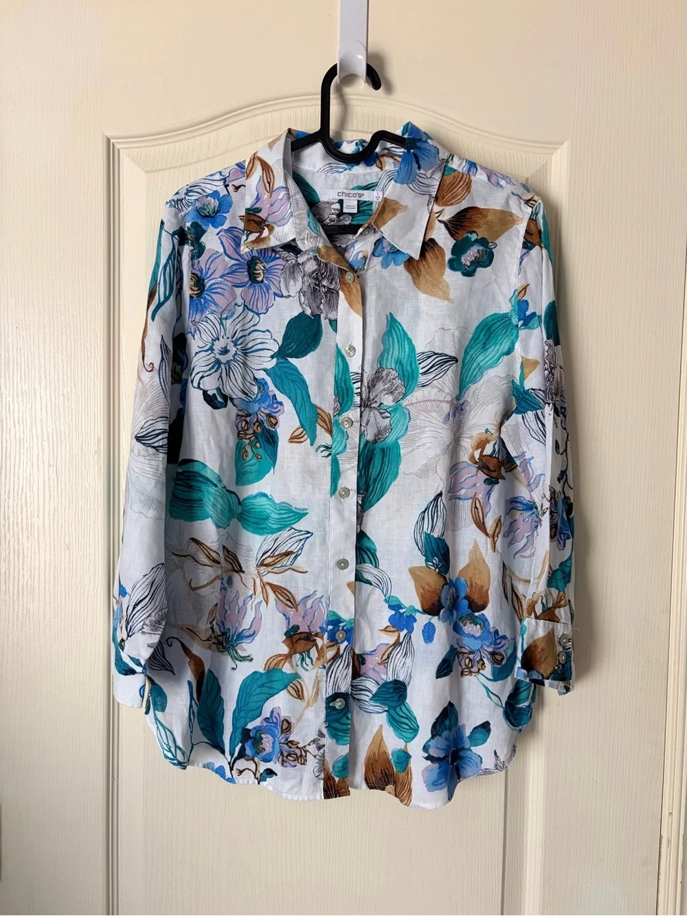 Chicos No Iron floral Linen Button Down Shirttail hem top blouse, size 1, M